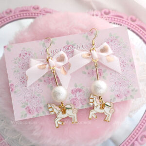 Carousel Pony Heart Print Pink Bow Faux Pearl Dangle Earrings (Dangle / Clip On), Romantic Cute Kawaii Soft Girl Jewelry
